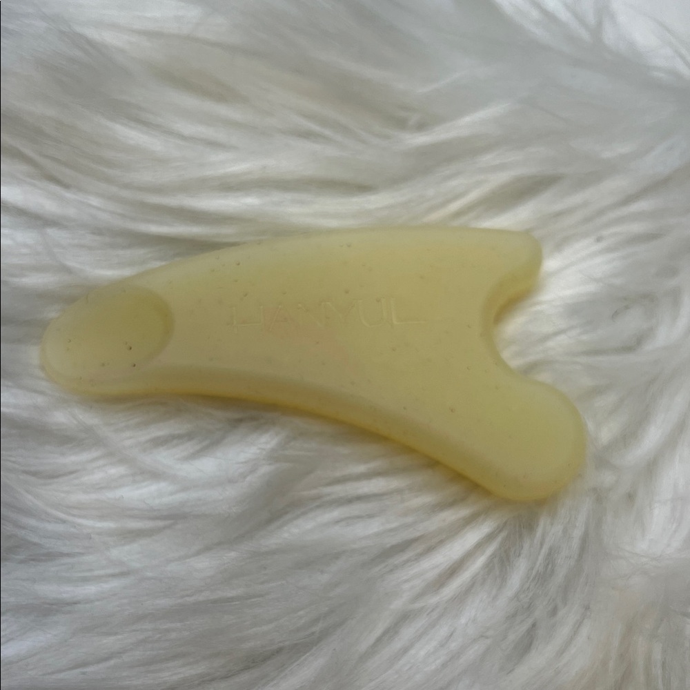 Hanyul facial Gua Sha